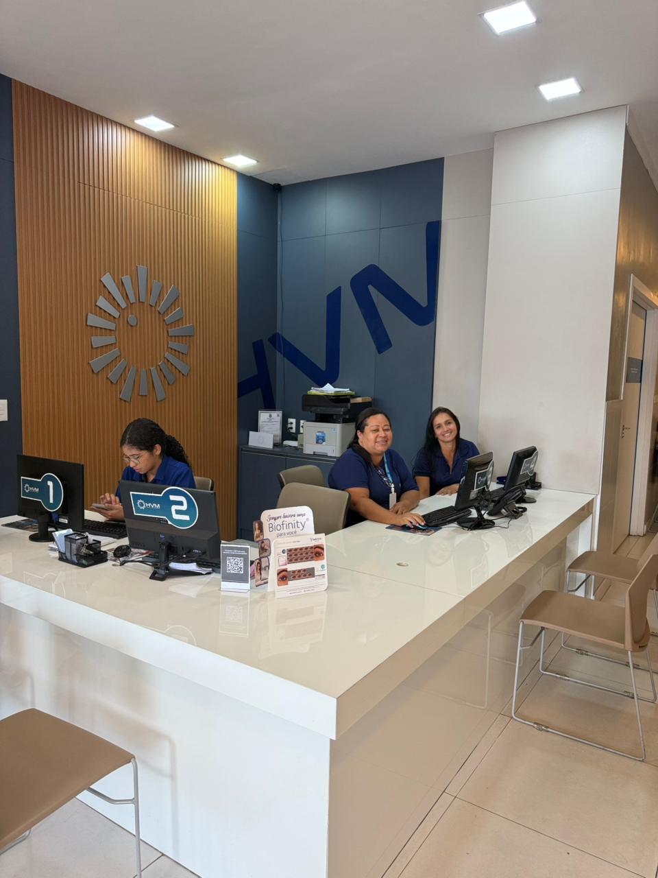 Recepção do HVM — Hospital da Visão do Maranhão, com equipe em atendimento